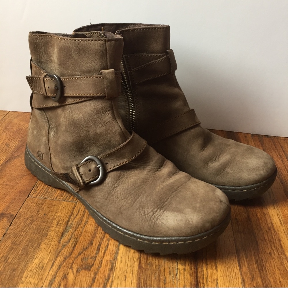 BORN ankle boot side zip with buckle details